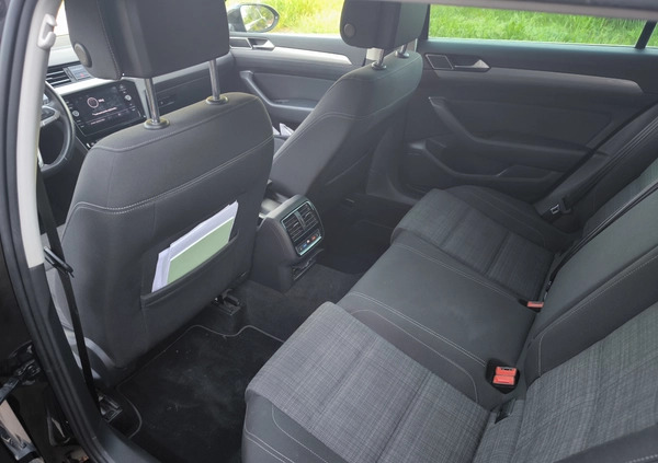 Volkswagen Passat cena 73900 przebieg: 221000, rok produkcji 2020 z Gubin małe 596